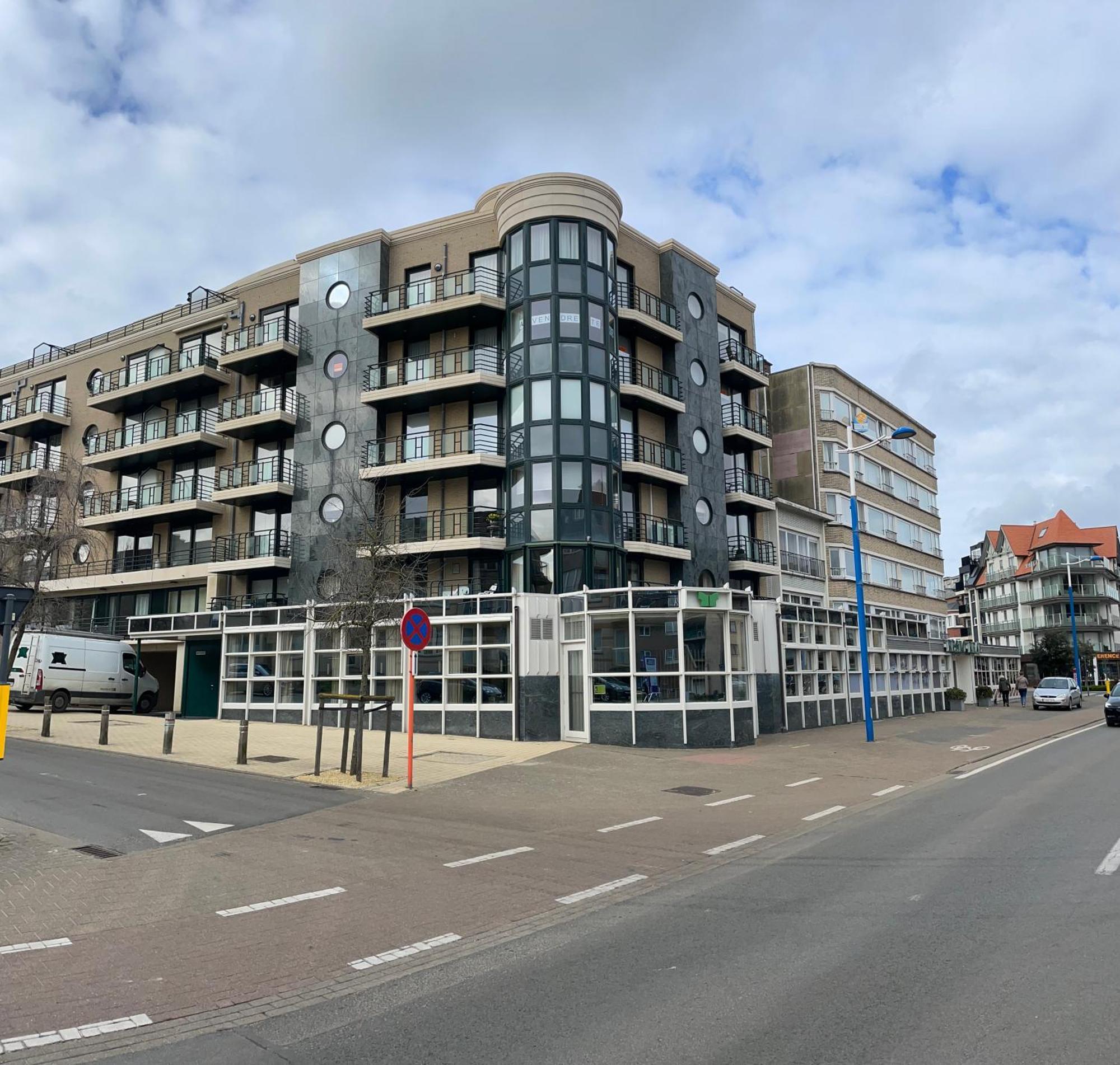 Appt Pablo Met Prive-Garage, Vlakbij Zee, In Koksijde-Badアパートメント エクステリア 写真